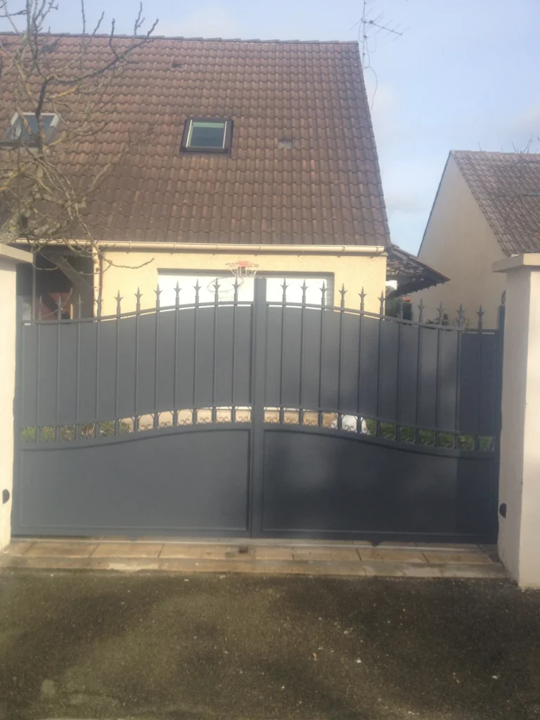Portillon aluminium sur mesure - réalisation Angers (Pays de la Loire)
