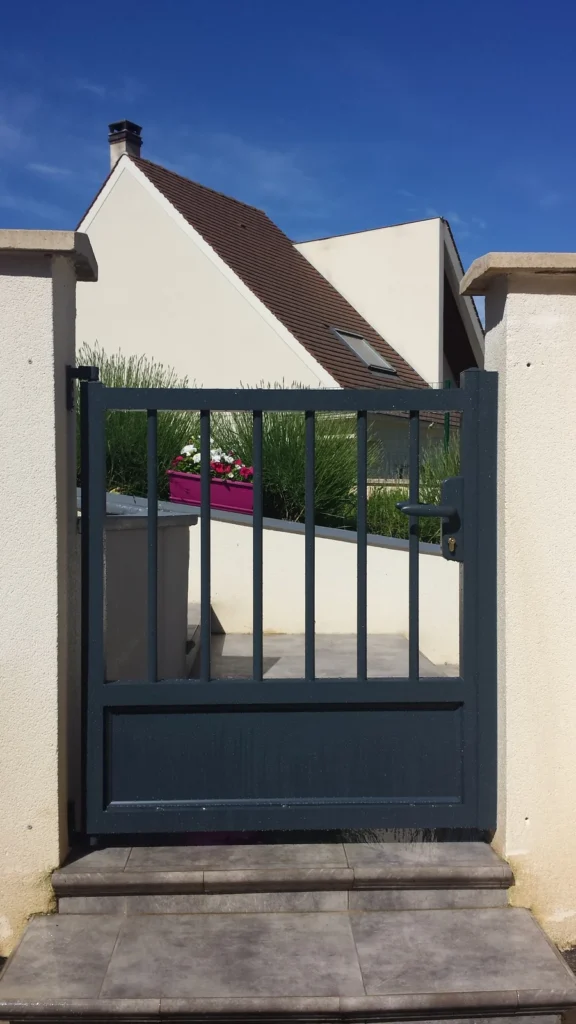 Portillon aluminium sur mesure - réalisation Pau (Nouvelle-Aquitaine)