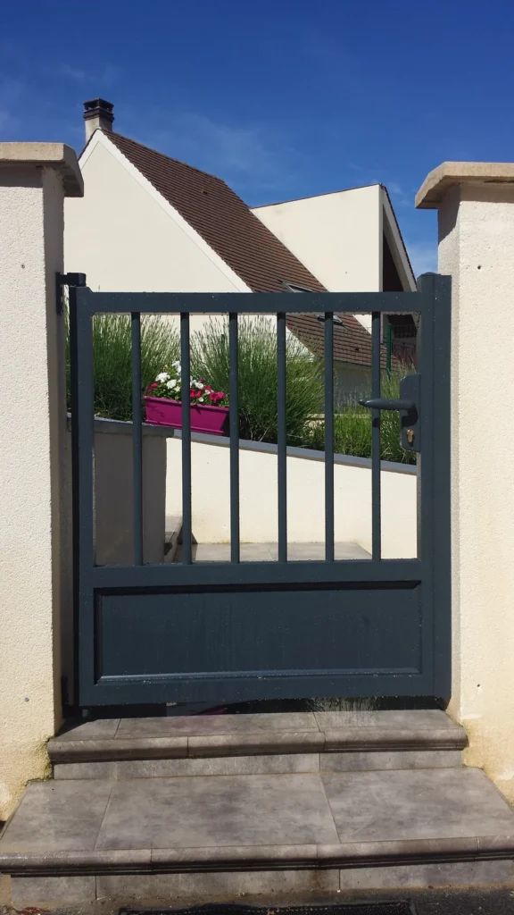 Portillon aluminium sur mesure - réalisation Metz (Grand Est)