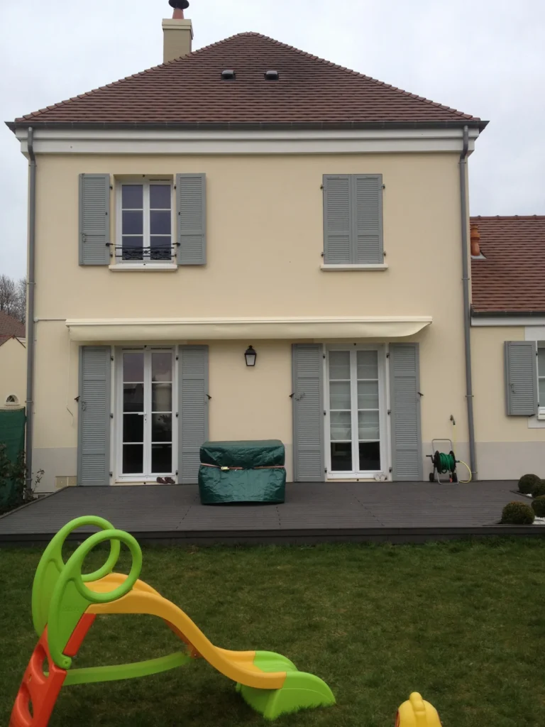 Store banne motorisé sur mesure - réalisation Seine-et-Marne (Île-de-France)