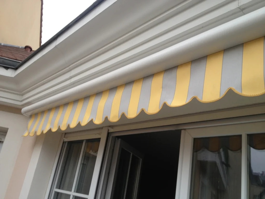 Store banne motorisé sur mesure - réalisation Orléans (Centre-Val de Loire)