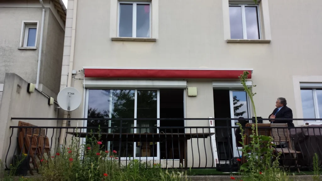 Store banne motorisé sur mesure - réalisation Saint-Étienne (Auvergne-Rhône-Alpes)
