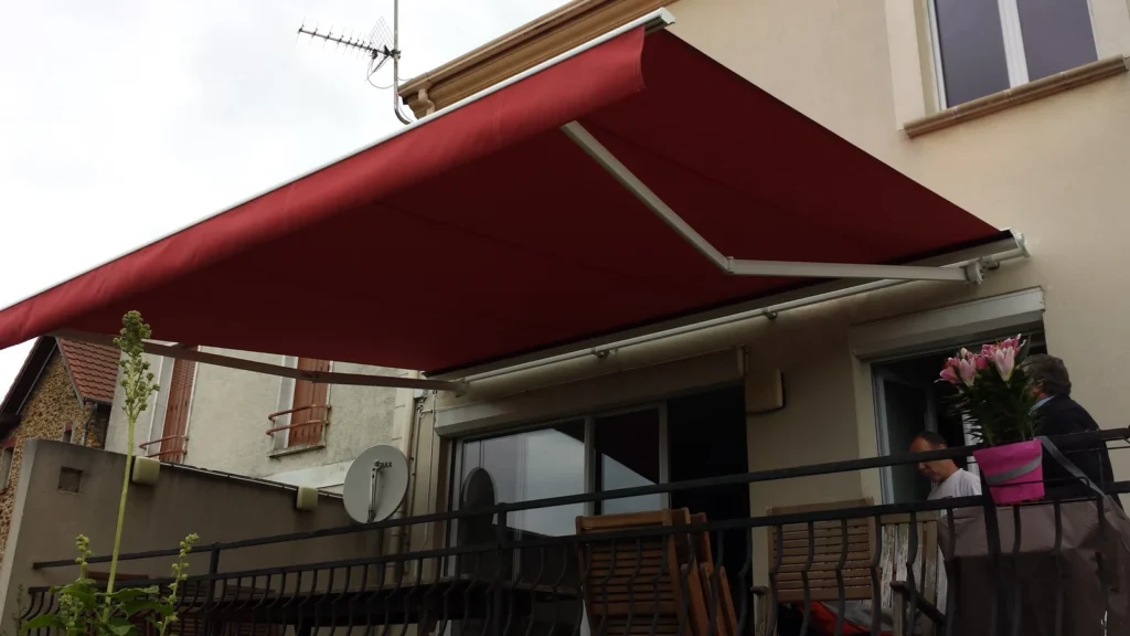 Store banne motorisé sur mesure - réalisation Angers (Pays de la Loire)