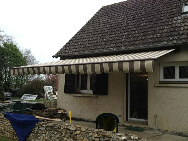 Store banne motorisé sur mesure - réalisation Saint-Étienne (Auvergne-Rhône-Alpes)