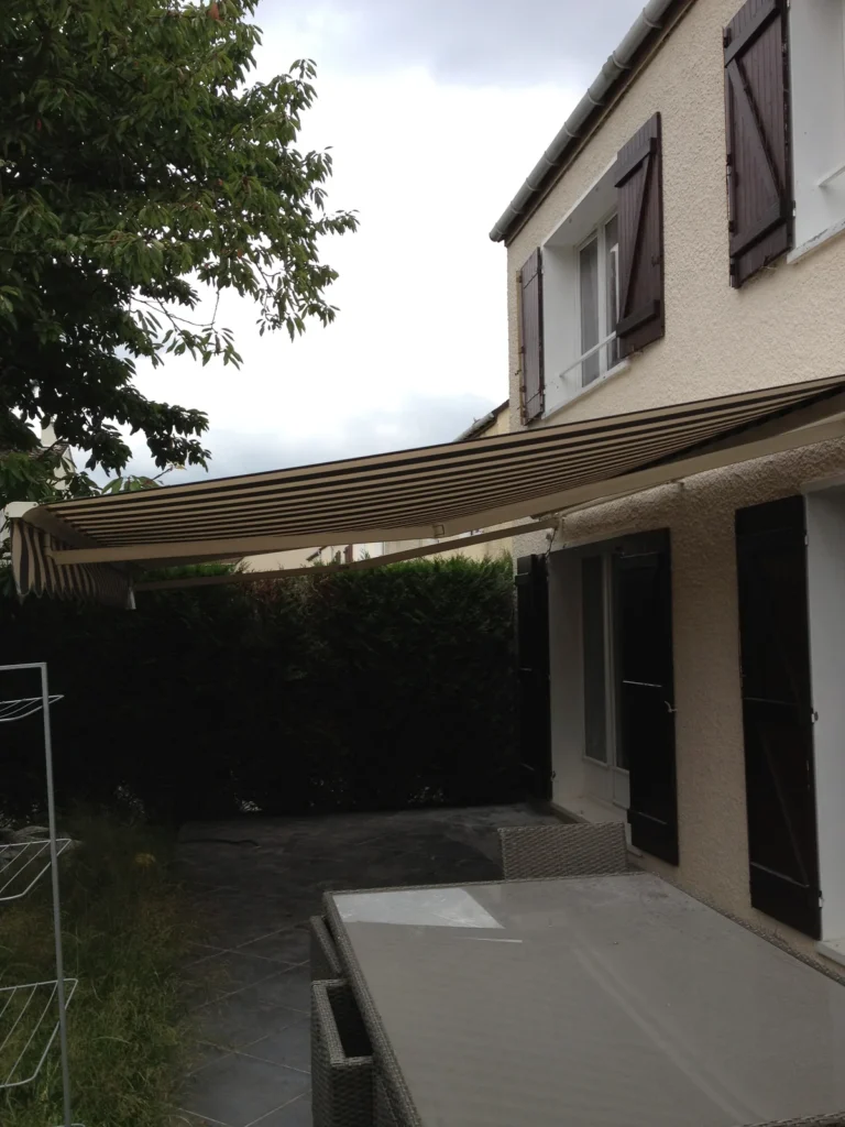 Store banne motorisé sur mesure - réalisation Rouen (Normandie)