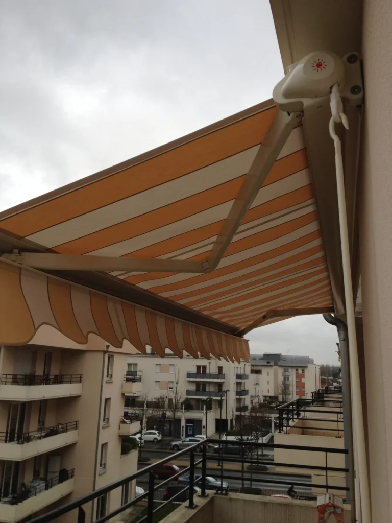 Store banne motorisé sur mesure - réalisation Pau (Nouvelle-Aquitaine)