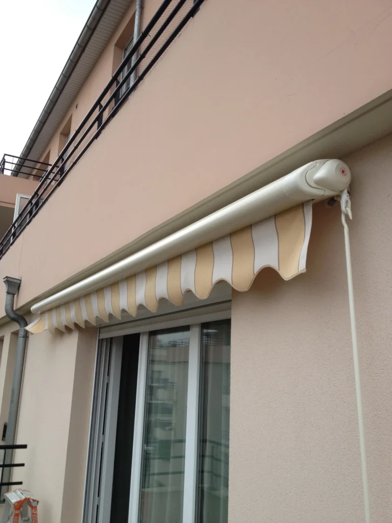 Store banne motorisé sur mesure - réalisation Aix-en-Provence (Provence-Alpes-Côte d’Azur)