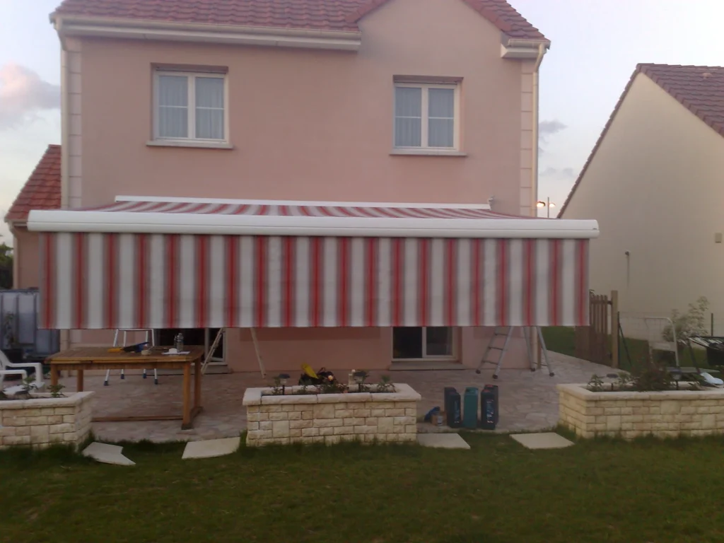 Store banne motorisé sur mesure - réalisation Essonne (Île-de-France)