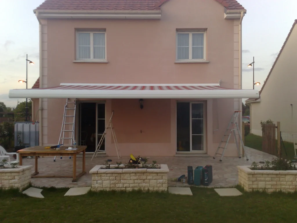 Store banne motorisé sur mesure - réalisation Brest (Bretagne)