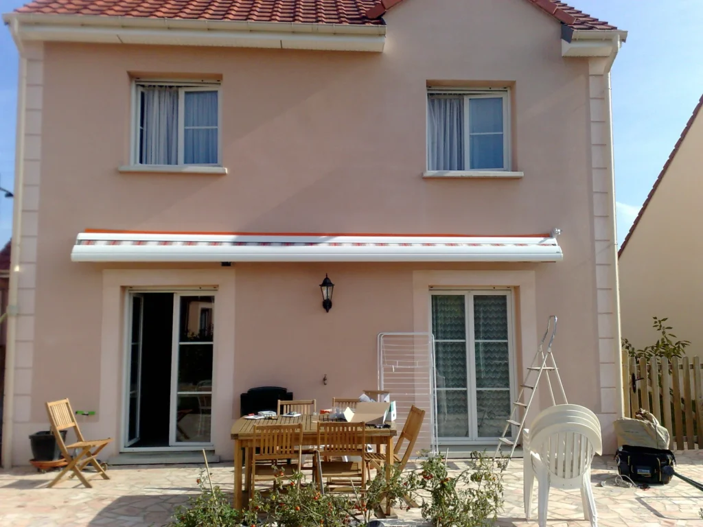 Store banne motorisé sur mesure - réalisation Reims (Grand Est)